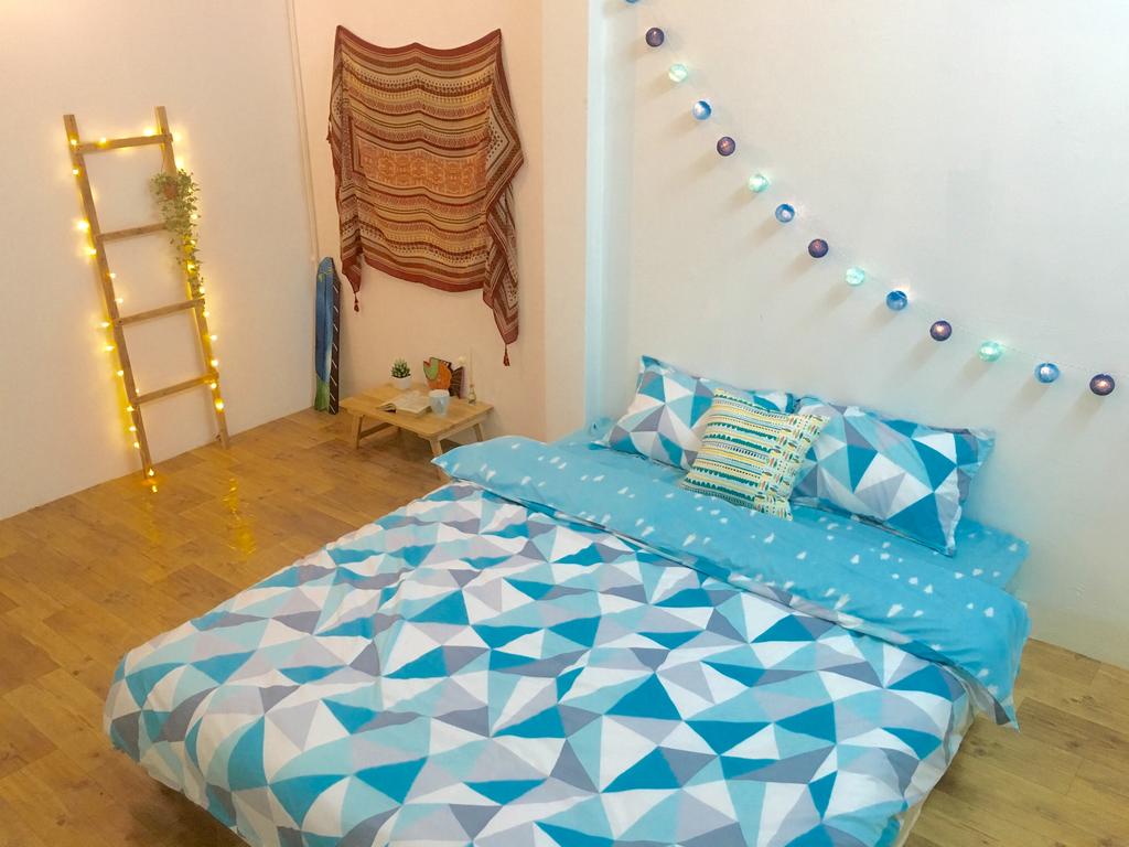 Căn phòng dành cho 2 người mang màu xanh mát của đại dương